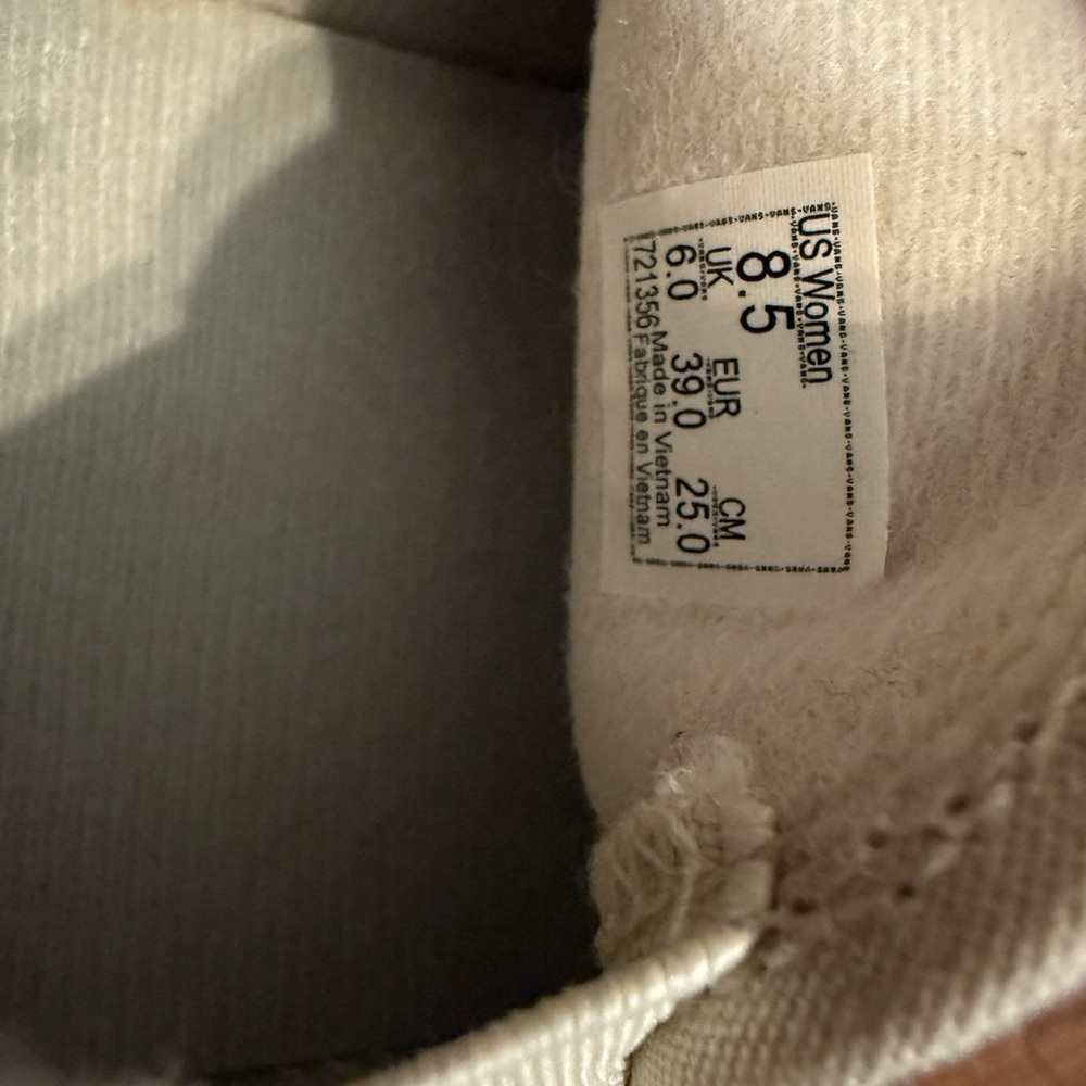 Fleece lined vans - Picture 2 of 3